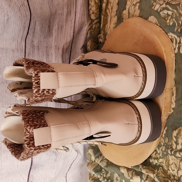 Lightweight booties. Zipper sides tie front. NWOT - Picture 4 of 6